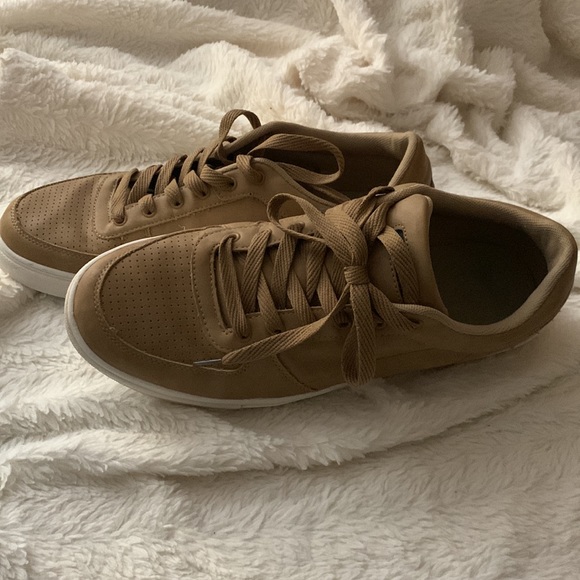 Tan faux leather shoes - Picture 3 of 6